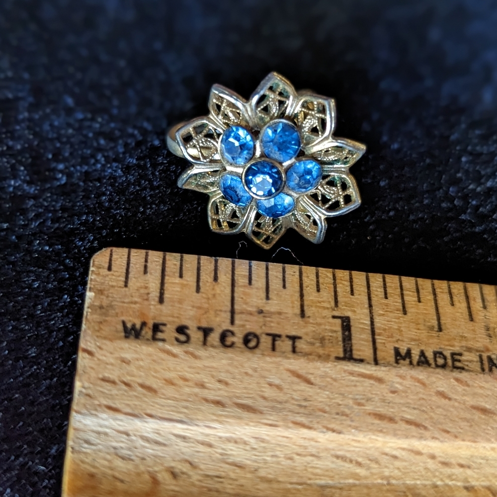 Vintage Gold Tone/Blue Stone Screw-On Earrings - Picture 4 of 4